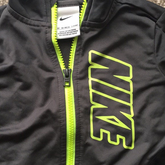 Nike 2 piece set (track suit) 3T - Picture 4 of 6